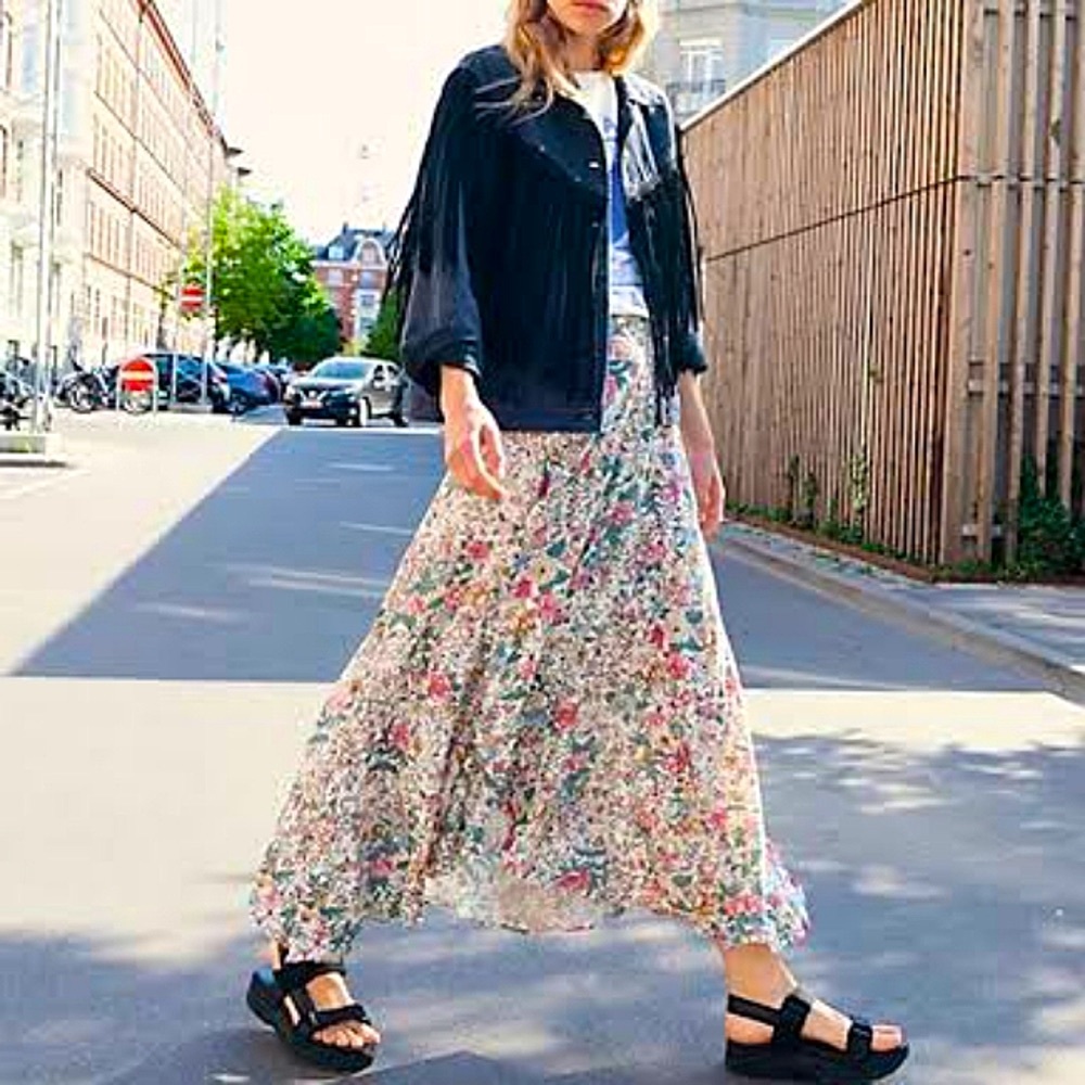 AUGUSTE THE LABEL Spring Rose Wylde Floral High Waisted Maxi Skirt - Picture 6 of 16